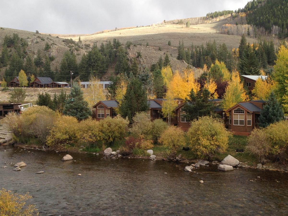 Three Rivers Resort Almont Exterior photo