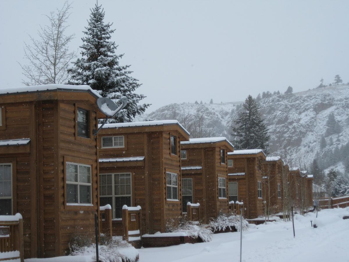 Three Rivers Resort Almont Exterior photo
